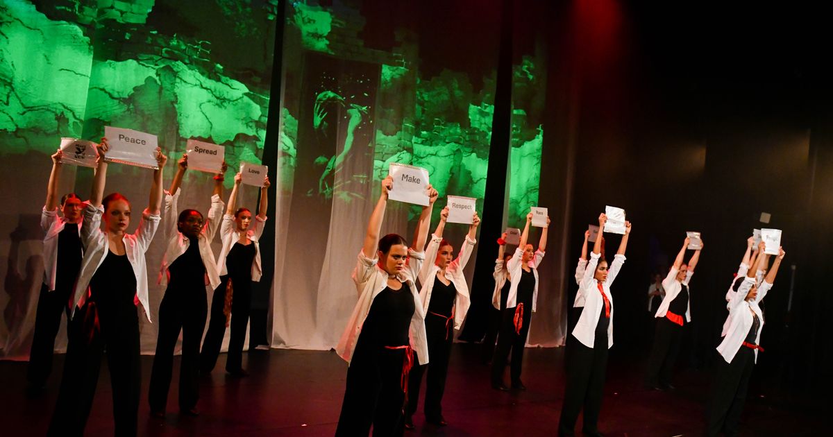 The Space Between Us — Balletstudio Sharon Kleinegris in Amare, Den Haag