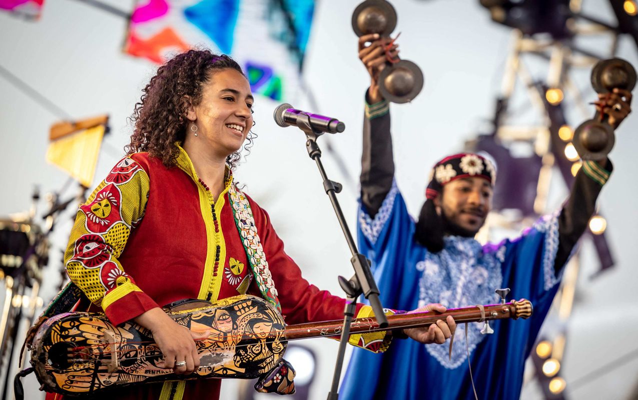 Hind Ennaira & Amsterdams Andalusisch Orkest — Benefietconcert Gnawa ...