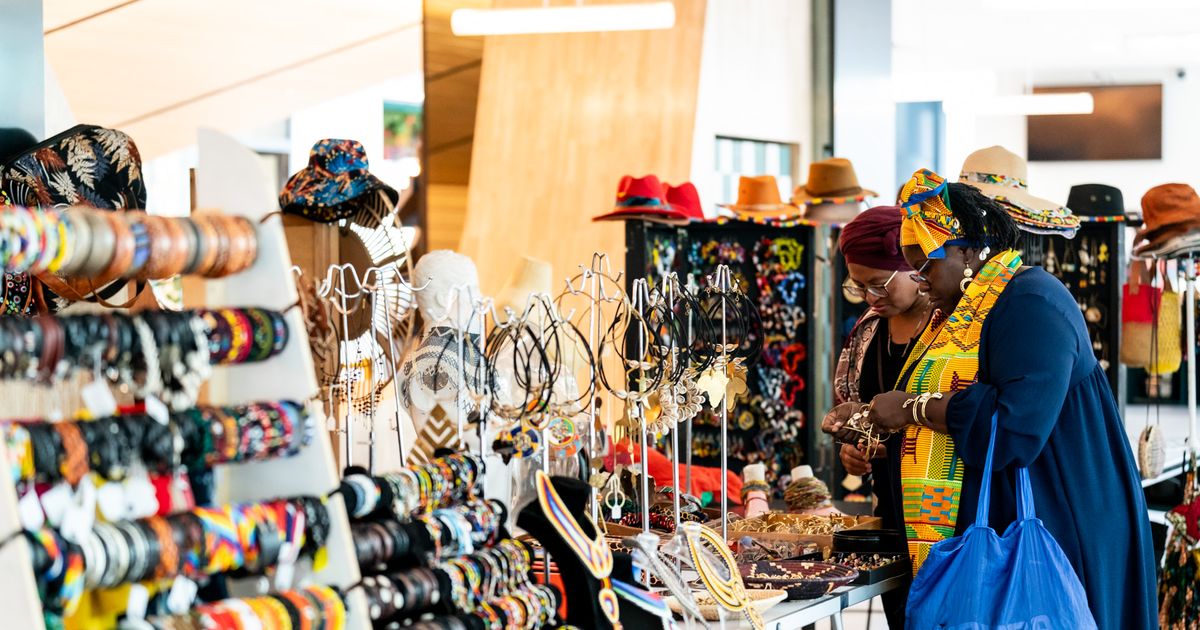 Afrikaanse Kerstmarkt — Het geluk van de kerstperiode delen