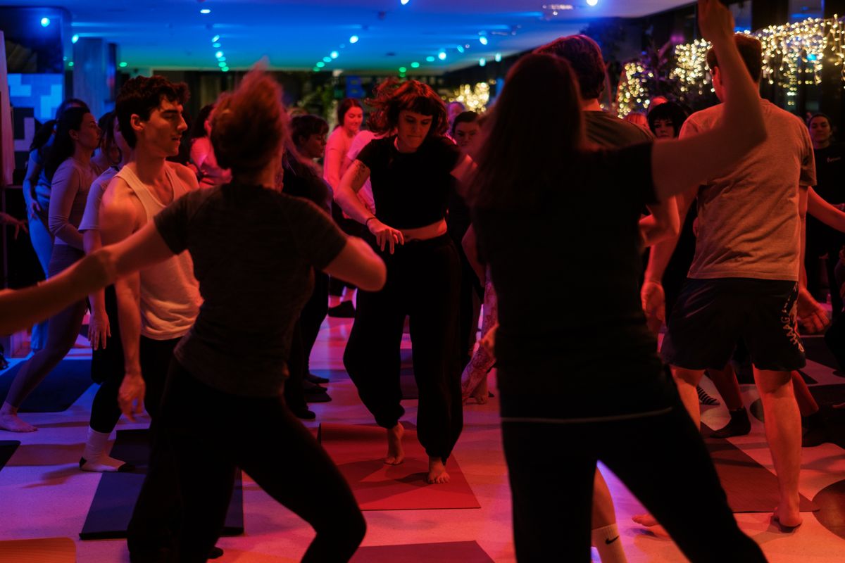 Yotecha: Techno Yoga tijdens Open Amare