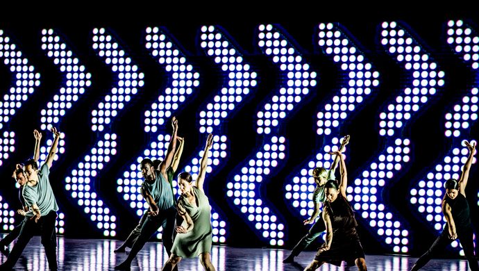 Conny Janssen Danst - FRAMED