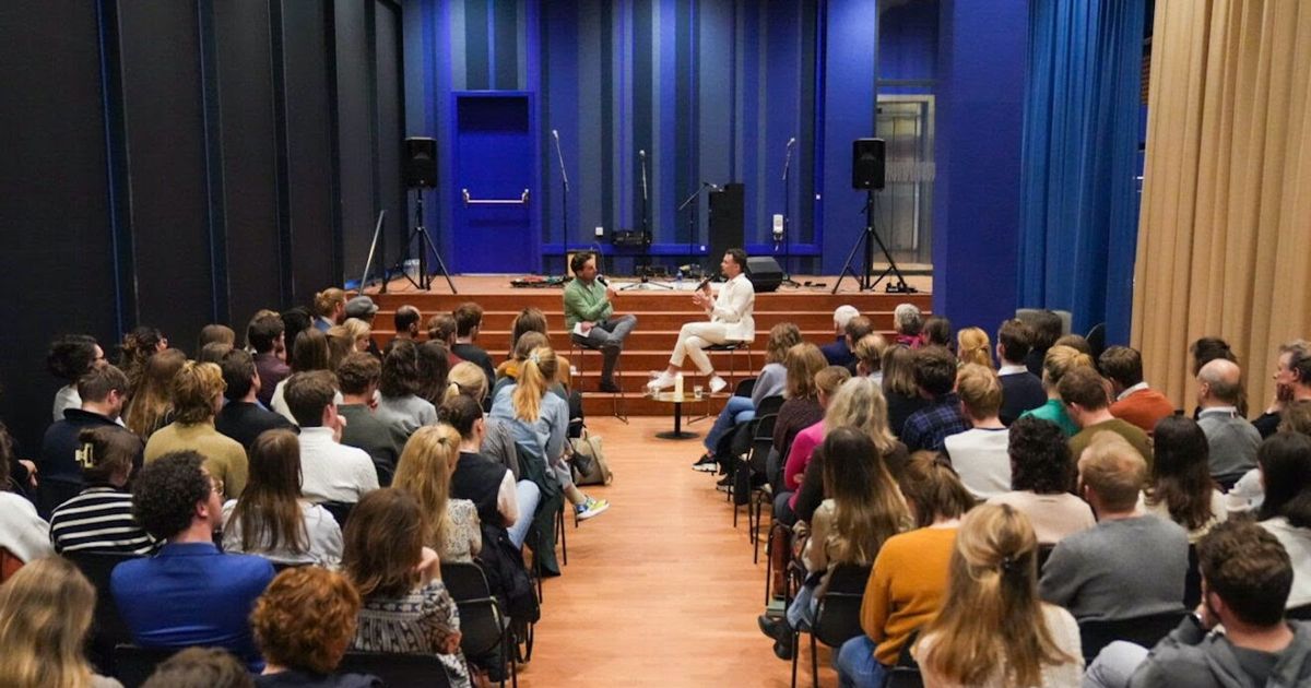 Deugnieten — Interview en gesprek over zingeving, maatschappij en cultuur in Amare, Den Haag