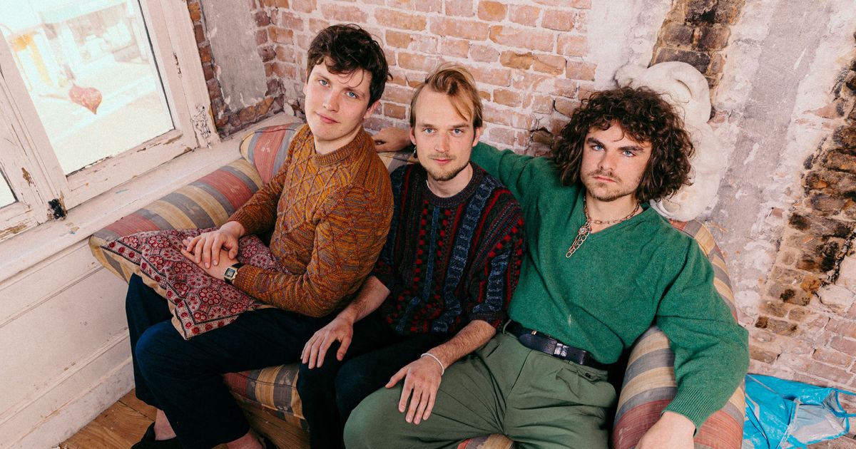 Blaaskaak — Een driekoppige rave band in Amare, Den Haag